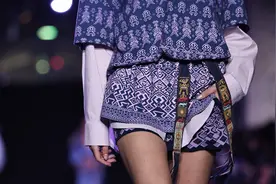 巴黎时装周：Vivienne Tam × 黎族2025春夏新品发布会亮相图片