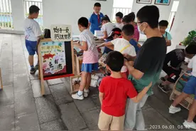 书虫集市 以书会友：和平实验学子践行公益，徜徉书海图片