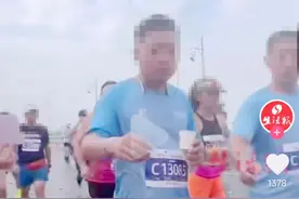哈尔滨马拉松现“吃席式”补给，运动医学专家：吃多了对长跑没好处图片