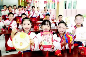 六安一小学变废为宝做花灯 传承文化迎中秋图片