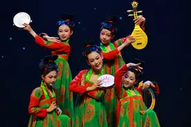 小学舞蹈团专场演出邀家长共舞图片