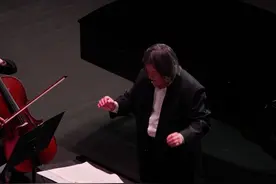 一架钢琴八手联弹  中外音乐家上海共同奏响经典乐曲图片