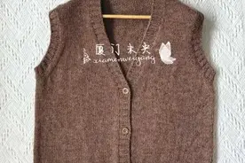 不穿的旧毛衣不要扔，改一改就能收获一件百搭又实用的背心！图片