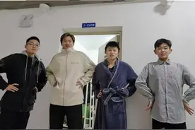 高校宿舍花式查寝，拍照玩出新花样图片