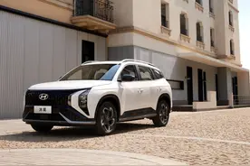 对于离不开网的年轻人，ix35升级版沐飒和锋兰达谁更适合TA？图片