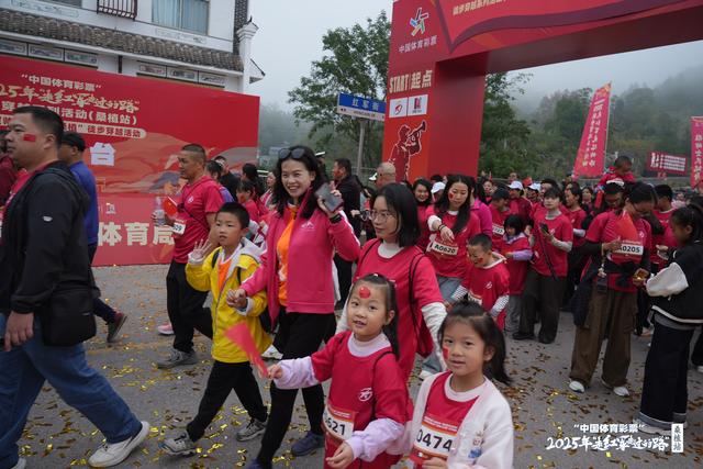 2025年“走红军走过的路”徒步穿越系列活动走进湖南桑植