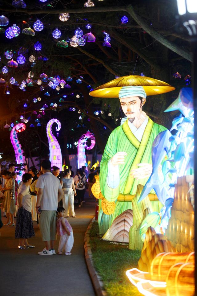潮起灯海间 帆影映城色 “岛城帆·潮灯汇岸”主题区域点亮青岛夏夜