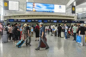 兰州中川国际机场旅客吞吐量较去年 提前15天完成1000万人次图片