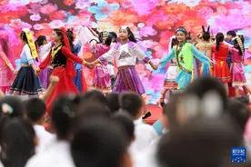 多彩活动迎“六一”图片