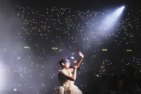 纪念入行20周年，王菀之唱响红馆，年内将开启内地大型巡演图片