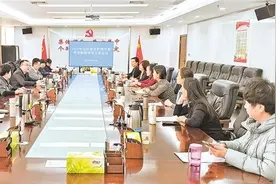 年轻力量托起银发幸福新范式图片