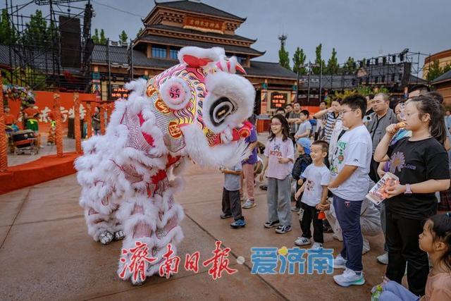 图集｜济南方特 “国风盛典” 燃动假期，非遗与欢乐共谱华章