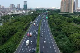 江苏徐州：全市首个！小区停车位100%“开门接桩”图片