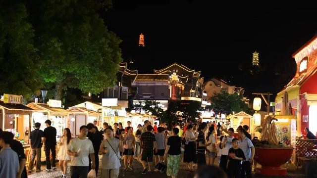 解锁宝藏鱼峰，让秋日CityWalk“不基础”！