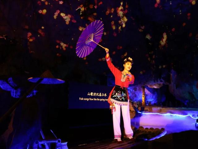 桂林芦笛岩溶洞藏星轨，文旅绽新颜：桂林之夜上演！