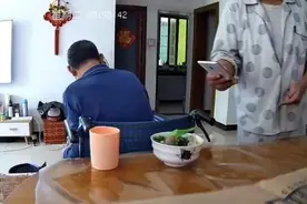 老人吞肉丸窒息离世，家属称保姆涉嫌过失致人死亡图片