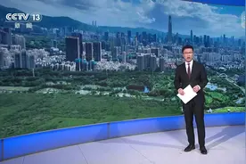 巧用城市“边角料”空间 地铁站里打羽毛球 屋顶上踢足球图片