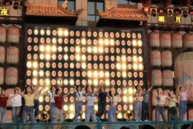 新疆大学生音乐节闭幕式在乌鲁木齐市天山明月城举办图片