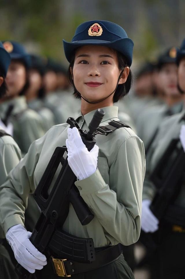 装备方队唯一“女教头”超帅