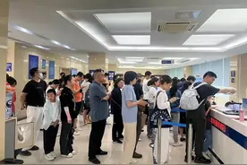 济南迎来护照“办证热”，暑期出境游流行“清凉不费力”图片
