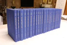 表白广美70周年生日，梁世雄教授把早年手稿和名作捐给母校图片