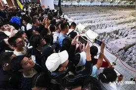 兵马俑“上夜班”，为景区灵活服务打了个样图片
