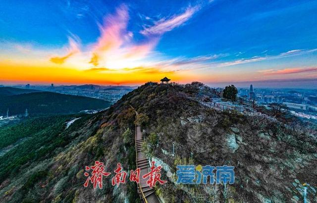 一年四季 泉在济南丨初冬千佛山绝美晚霞 落日余晖映天际