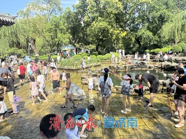 一年四季 泉在济南丨高温天里的清凉乐土：五龙潭清泉边童趣飞扬