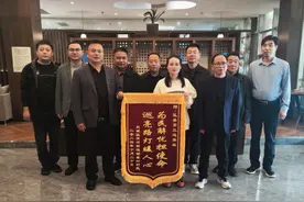 南阳市宛城区：路灯亮了 学生笑了 村民乐了图片