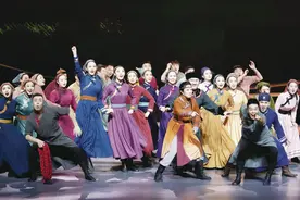 一首古老民歌的浴血新生 一曲爱与光明的壮美赞歌——喜观音乐剧《草原上升起不落的太阳》图片