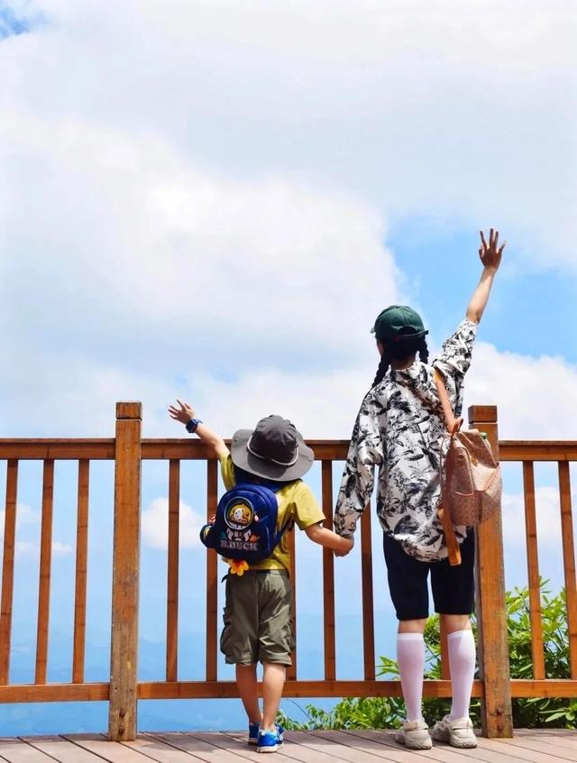 不同年龄段的爬山答案都在瓦屋山！