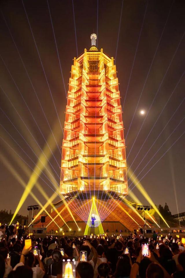 秋夜暗号！大报恩塔18:30 亮灯，快约朋友冲～