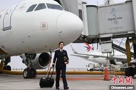 探访“90后”女机长的日常工作图片