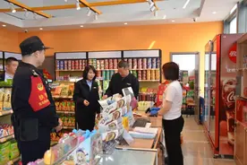 青岛铁路公安在高密火车站开展普法和打假宣传图片