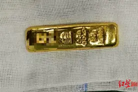 参与治疗医生回应“11岁男孩误吞100克金条两天后取出”：金条细长 金元素本身无直接危害图片