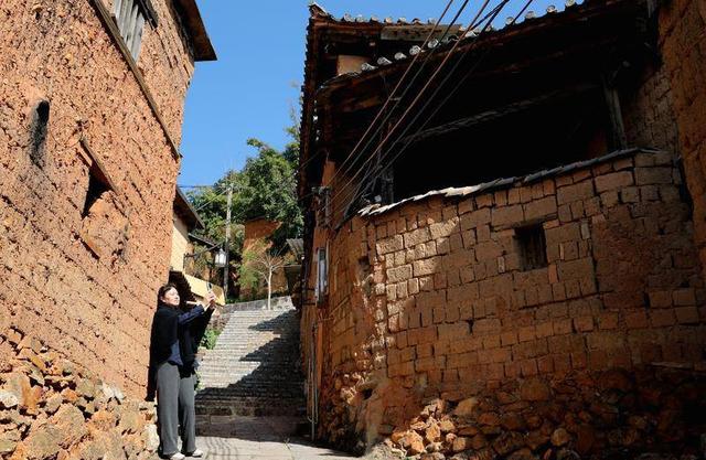 彝乡展新韵   人在画中游