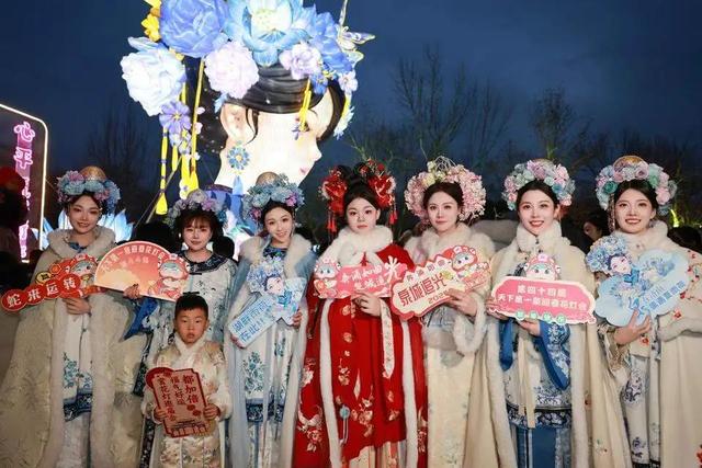 “湖畔雨荷”为何能点燃济南千年心跳