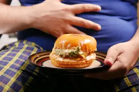 “脆皮年轻人”的胃还好吗？11个伤胃坏习惯，看你中了几个？图片