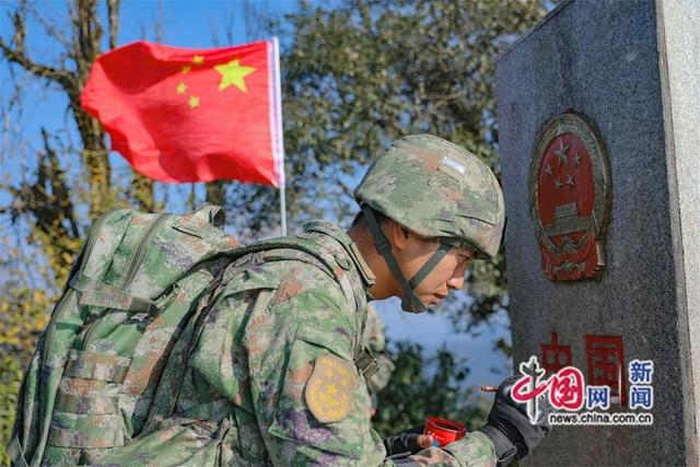人民子弟兵在战位献礼八一