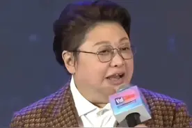 韩红用四川话喊大家来成都耍：成都是我的故乡，你来嘛，我带你看熊猫、吃火锅图片