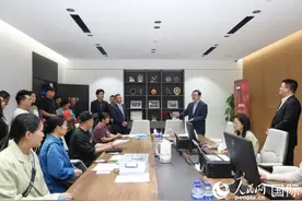 中国驻迪拜总领馆赴阿治曼开展异地办证便民服务图片