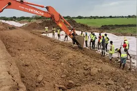 求学、就业在浙江，90后小伙携手团队把路修到非洲图片