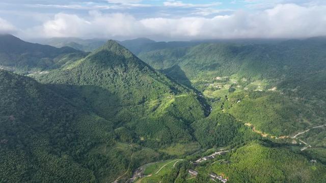 山色溪声觅仙踪