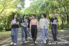 铸牢中华民族共同体意识丨一束微光渐斑斓图片