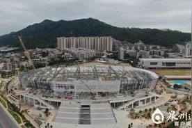 泉州南安市体育场“月牙”初现图片