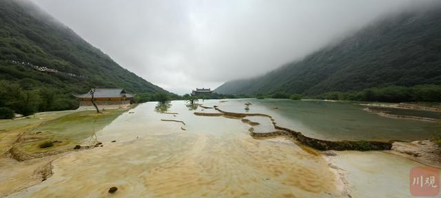 九寨沟和黄龙景区门票同日售罄，阿坝避暑游进入高峰期
