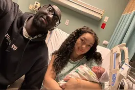 法尔当爸爸啦！同曦官方晒照：恭喜Tacko！速归！图片