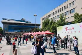北京大学举办建校127周年“家·年华”校友返校日系列活动图片