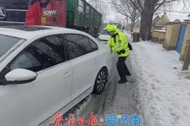一直在路上，莱芜交警持续保障雨雪天气道路交通图片