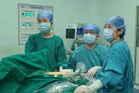 女子胸部长了小肿块，医生提醒→图片